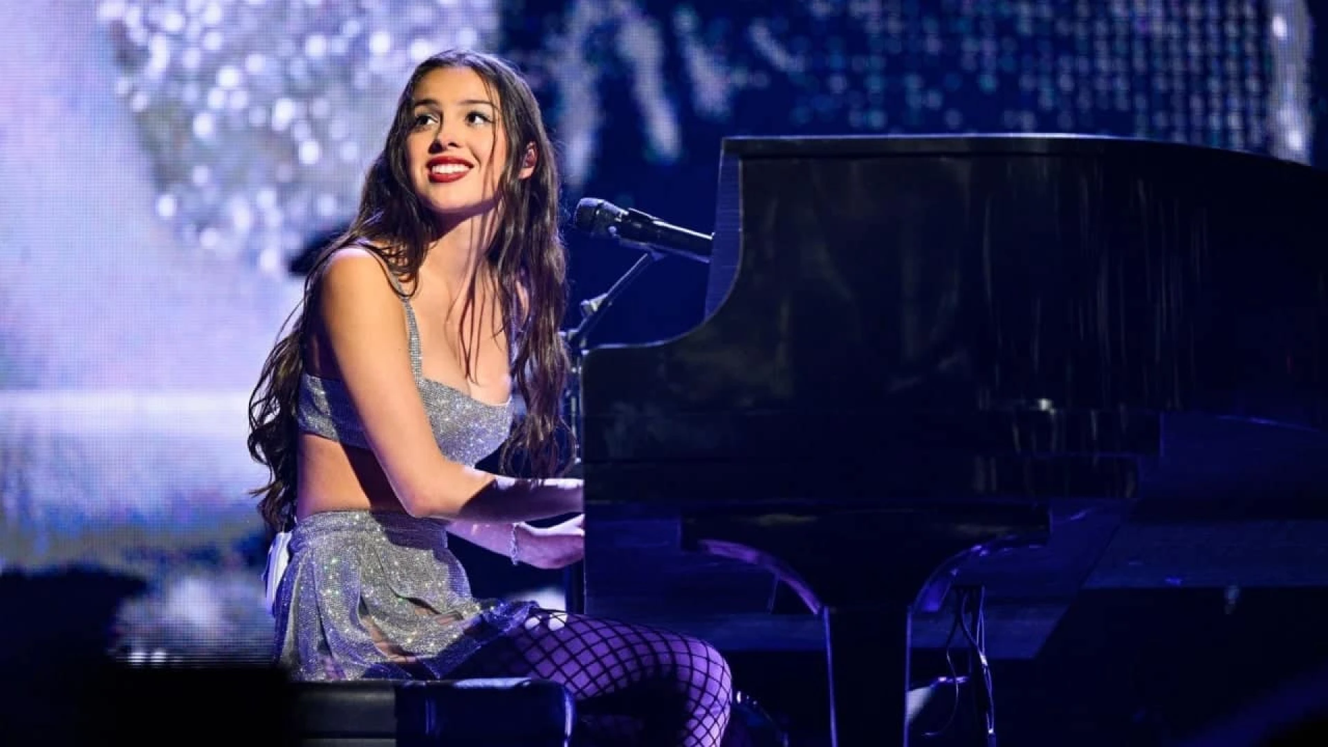 دانلود کنسرت Olivia Rodrigo: GUTS World Tour 2024