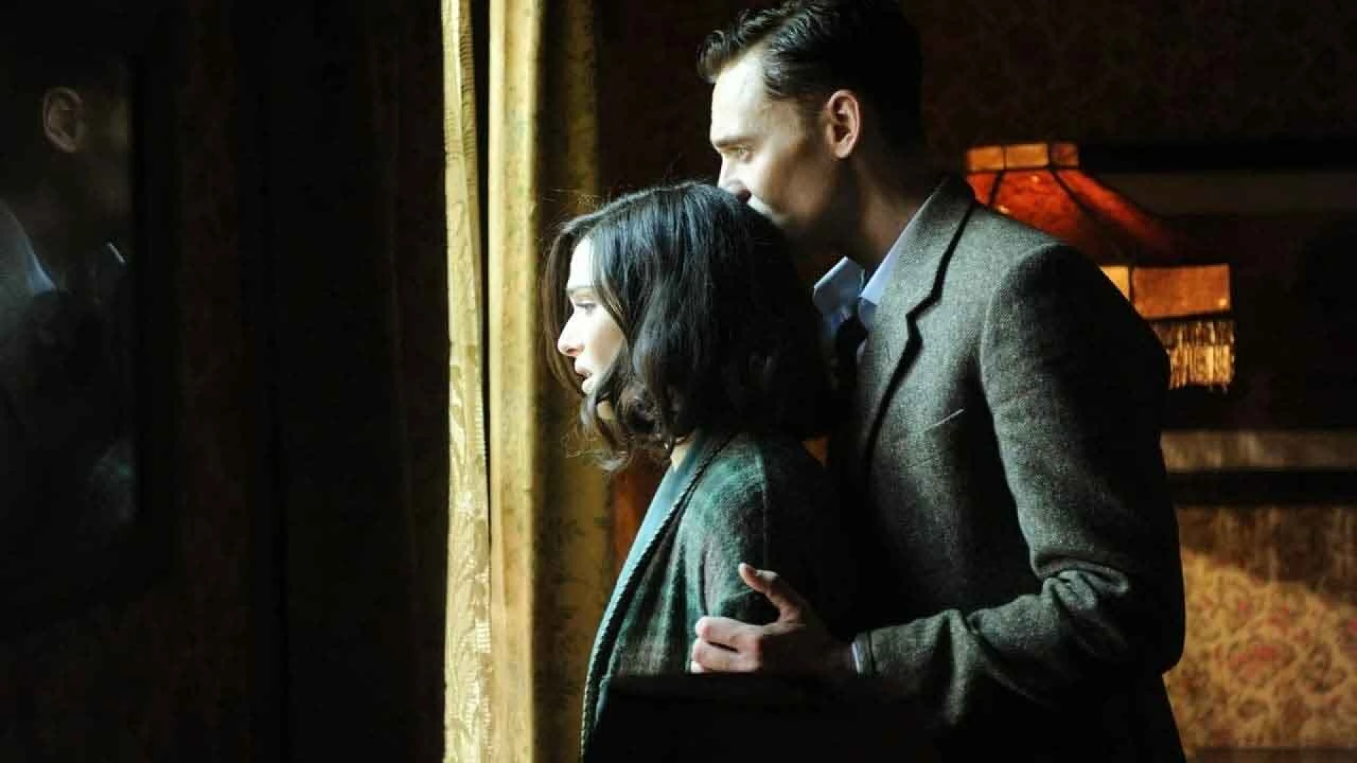 دانلود فیلم The Deep Blue Sea 2011