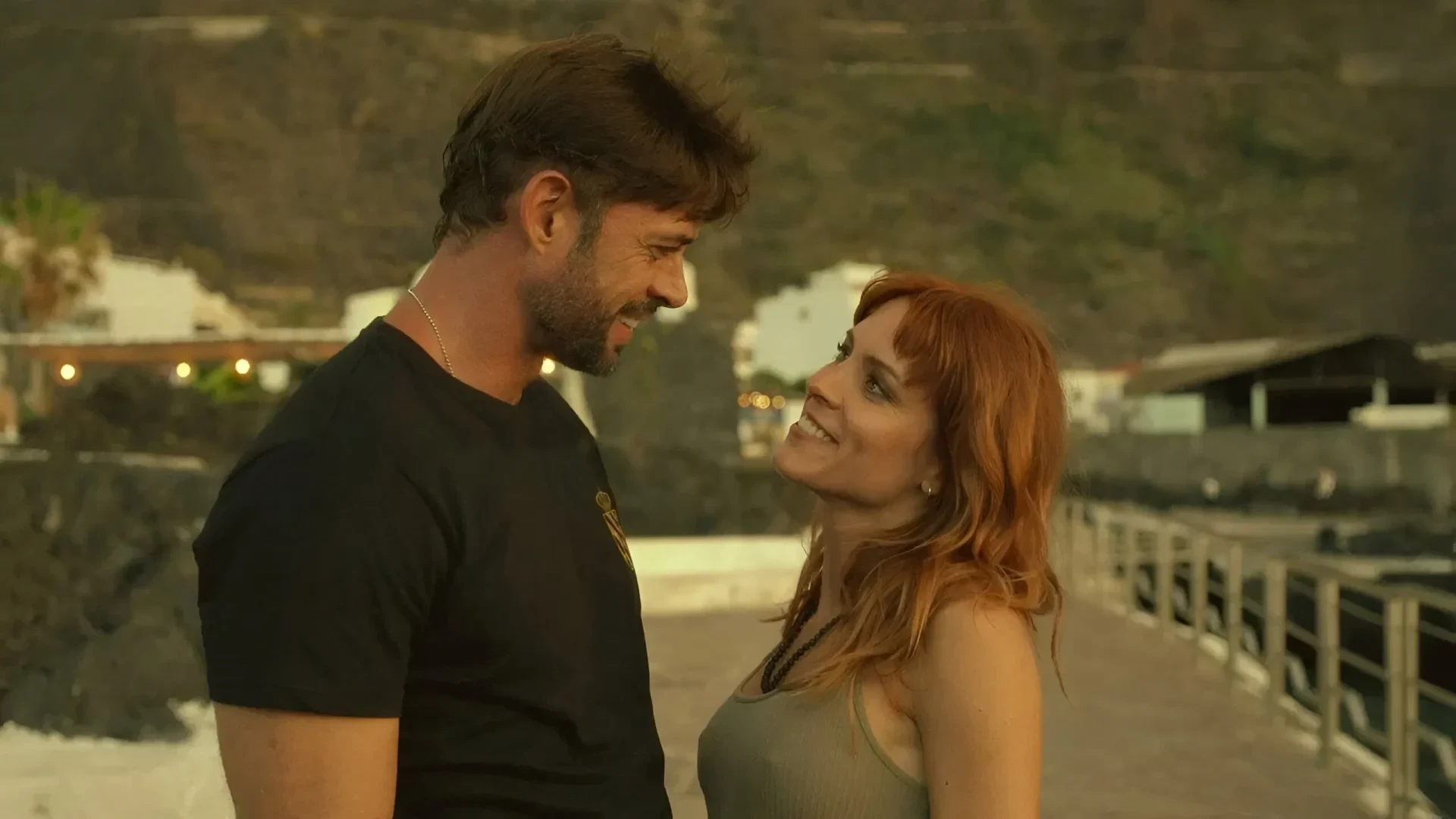 دانلود فیلم Bajo un volcán 2025